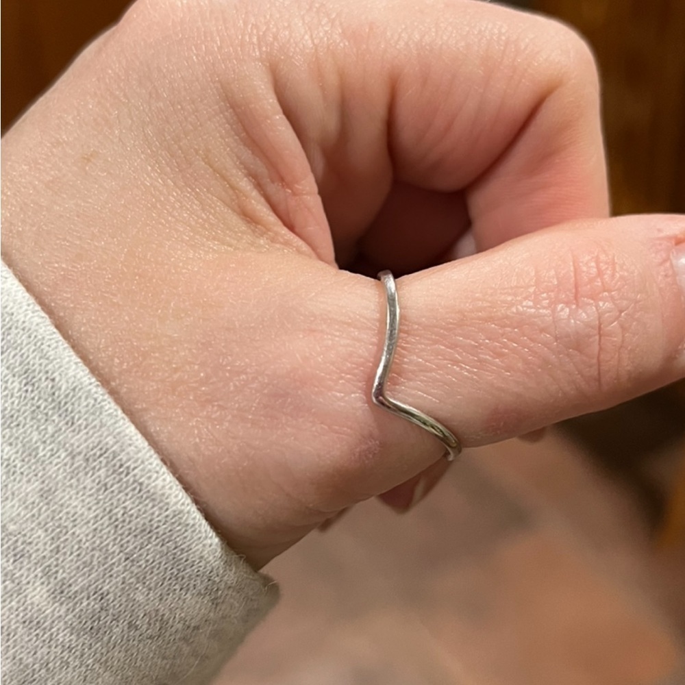 925 STERLING SILVER DAINTY CHEVRON BAND MIDI THUMB RING